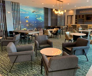 Photo 3 - La Quinta Inn & Suites by Wyndham Galveston North at I-45