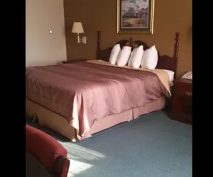 Photo 4 - Collins Inn & Suites