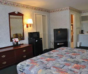 Photo 4 - Merrimac Inn & Suites