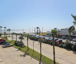 Photo 2 - Saltwater Paradise by Ryson Vacation Rentals