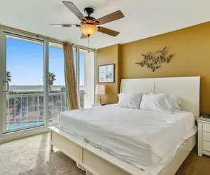 Photo 2 - Galvestonian 112 - Beachfront Hideaway