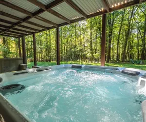 Photo 2 - Woodside Retreat