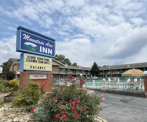 Photo 2 - Mountain Aire Inn Sevierville/Pigeon Forge