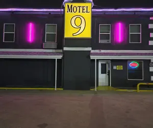 Photo 2 - Motel 9