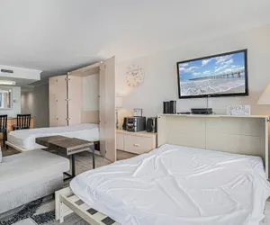 Photo 3 - 0406 Waters Edge Resort 1 Bedroom Condo by RedAwning