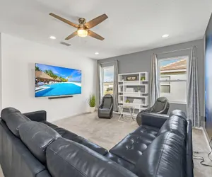 Photo 3 - Magnificent 12bd House Perfect for Family Gatherings, Close to Disney #12st8029