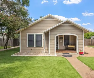 Photo 2 - Deannies Cottage 2 Bedroom Cottage by RedAwning