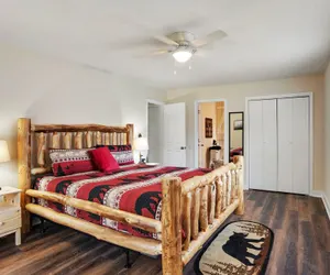 Photo 5 - Secluded And Quiet Cabin: The Bear Necessities 3 Bedroom Cabin by Redawning
