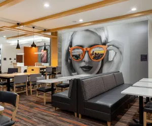 Photo 3 - La Quinta Inn & Suites By Wyndham Pflugerville