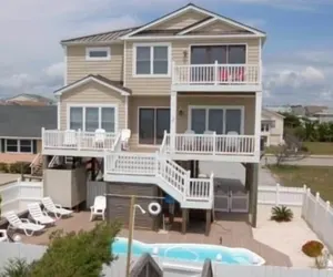 Photo 2 - Brice Is Right 4 Bedroom Home by Redawning