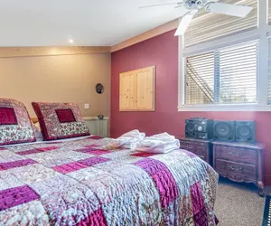 Photo 5 - Perfect Condo For A Girls Getaway! Newly Remodeled And Beautifully Decorated 2 Bedroom Condo by Redawning