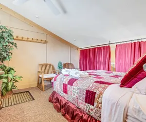 Photo 4 - Perfect Condo For A Girls Getaway! Newly Remodeled And Beautifully Decorated 2 Bedroom Condo by Redawning