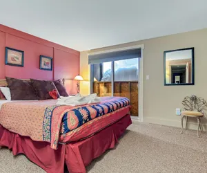 Photo 2 - Perfect Condo For A Girls Getaway! Newly Remodeled And Beautifully Decorated 2 Bedroom Condo by Redawning