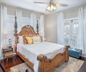 Photo 3 - Stunning 3 BR Home Near DT Alamodome - Riverwalk