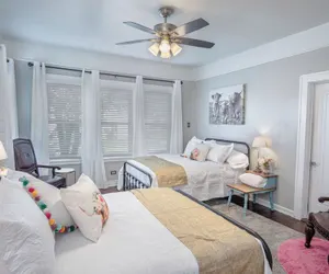 Photo 4 - Stunning 3 BR Home Near DT Alamodome - Riverwalk