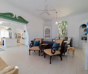 Photo 4 - New Live Oak Cottage/beach/downtown/pool/shops/cafés