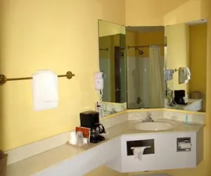 Photo 5 - American Heritage Inn