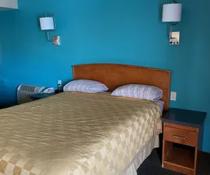 Photo 5 - Lone Pine Budget Inn
