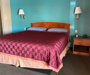 Photo 2 - Lone Pine Budget Inn