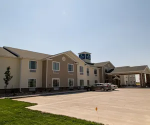 Photo 2 - Cobblestone Inn & Suites - Springfield