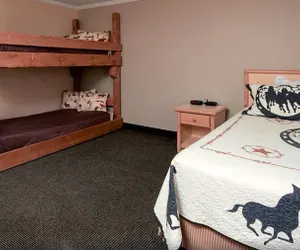 Photo 5 - Yellowstone Park Inn & Suites