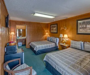 Photo 2 - Sabinal Inn