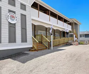 Photo 2 - The Hideaway Hotel