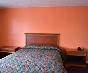 Photo 4 - PLYMOUTH MOTOR LODGE