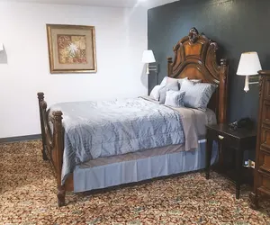Photo 2 - Sky-Palace Inn & Suites Hutchinson