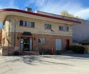 Photo 2 - Springs Inn by Capital O I 25