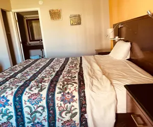 Photo 4 - Cambridge Inn