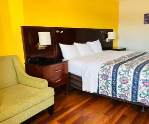 Photo 5 - Cambridge Inn