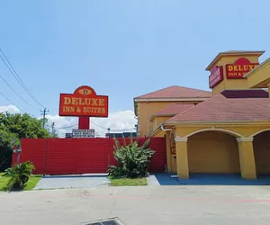Photo 2 - Capital O Deluxe Inn Channelview Houston I-10