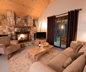 Photo 3 - LOGE Alta Crystal