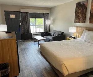 Photo 2 - Days Inn by Wyndham Branson Ozarks
