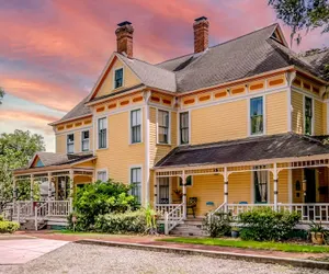 Photo 2 - The Laurel Oak Inn Bed and Breakfast