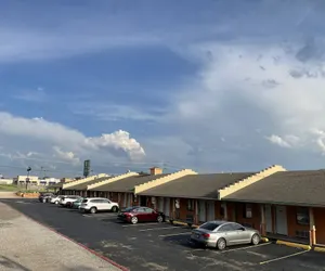 Photo 2 - Executive Inn of Purcell