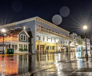 Photo 2 - Murray Hotel