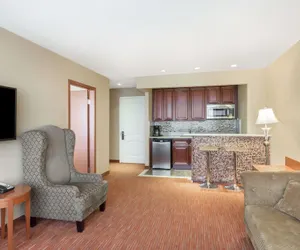 Photo 5 - Ramada by Wyndham Flushing Queens