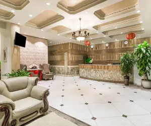 Photo 4 - Ramada by Wyndham Flushing Queens