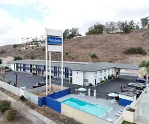 Photo 2 - Travelodge by Wyndham Fairplex Pomona