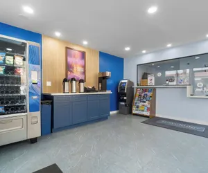 Photo 3 - Travelodge by Wyndham Fairplex Pomona