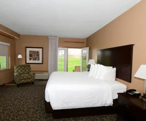Photo 4 - Cobblestone Inn & Suites - Denison Majestic Hills