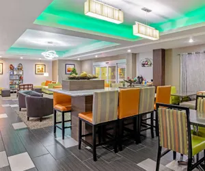 Photo 5 - La Quinta Inn & Suites by Wyndham Paducah