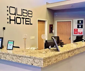 Photo 4 - Qube Hotel
