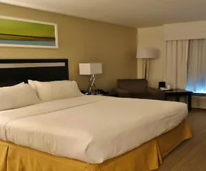 Photo 4 - Holiday Inn Express & Suites Montgomery by IHG