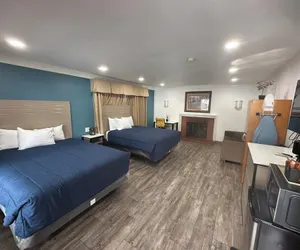 Photo 2 - Town and Country Inn