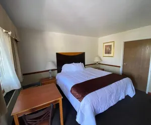 Photo 5 - Town and Country Inn