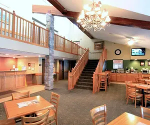 Photo 4 - AmericInn by Wyndham Cedar Rapids Airport