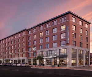 Photo 2 - Courtyard Portland Downtown/Waterfront